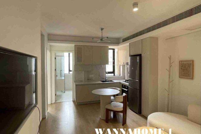 Spacious&Really Bright&Modern 2Bdrs 1Bath Apt+5F Walk Up+W Nanjing Rd CBD+Big Balcony