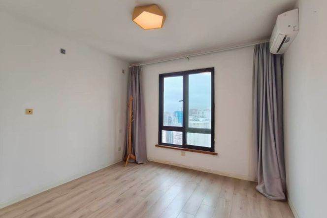New Westgate Garden，Xintiandi, Laoximen Station of Lines 8-10 subway, 3-bers apartment
