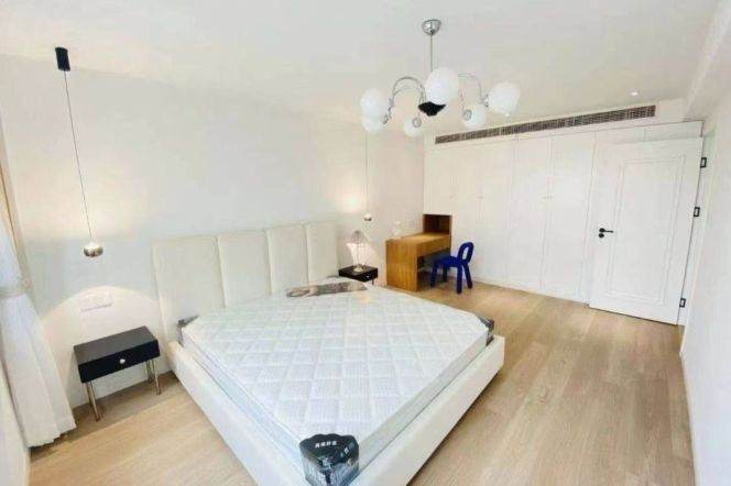 Shankang Li - modern, cozy 80m2