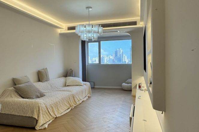 Spacious 1Br+green view +elevator | Suzhou Creek | Zhongshan Park Metro L2/3/4