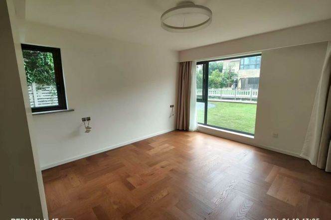 5+1 Bedroom Townhouse with Massive Private Garden, Full Central Air & Underfloor Heating  