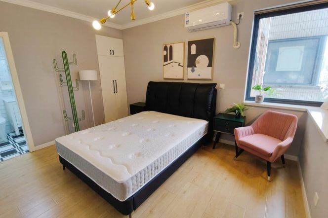 Spacious 3 br  with floor heating on high floor near JiaoTong University ,L 10/11