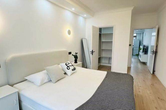 Loushanguan rd/charming 1br 1lr/all bright room/spacious&cozy,@L15/2