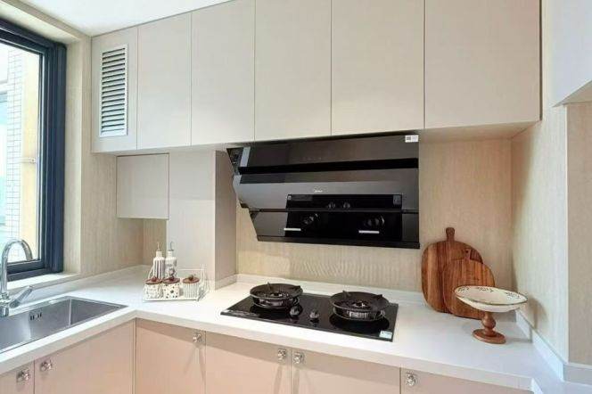 L3/4 West Yan'an Rd St.| 1Br, high floor view, fully equipped, lovely decoration