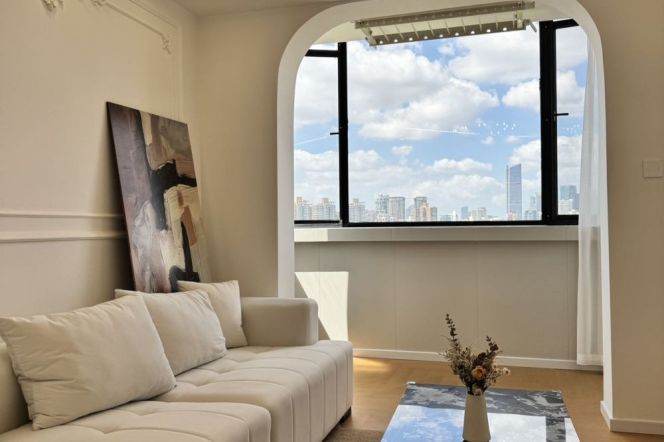 Spacious 1BR Apt | Jiaotong Univer. Metro| 22F Good view +Great sunshine