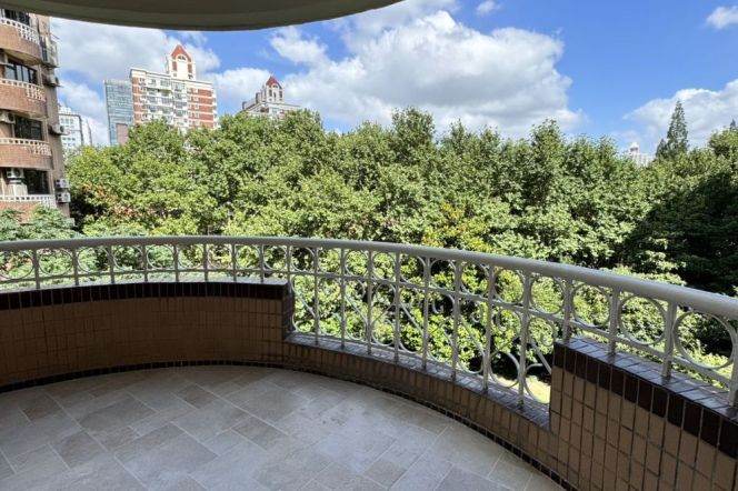 Spacious 2Br-2bathr Apt +huge balcony | Anfu rd & Wukang rd | Good view