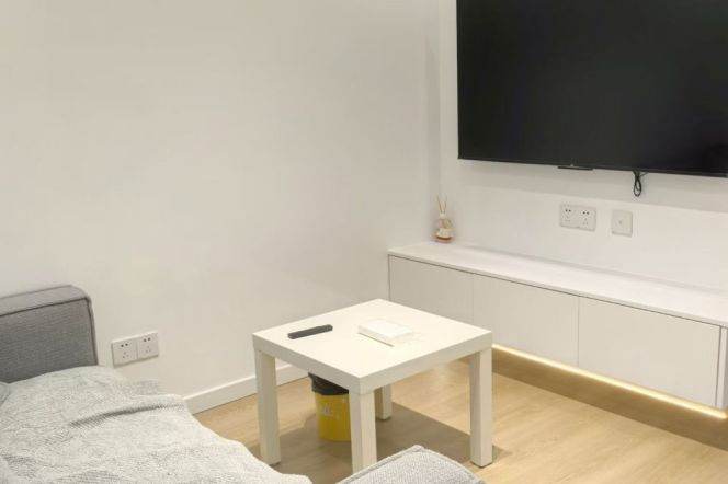 Nice balcony 1Br/1Lr/1Bt apt nr Jiashan rd,M9/12