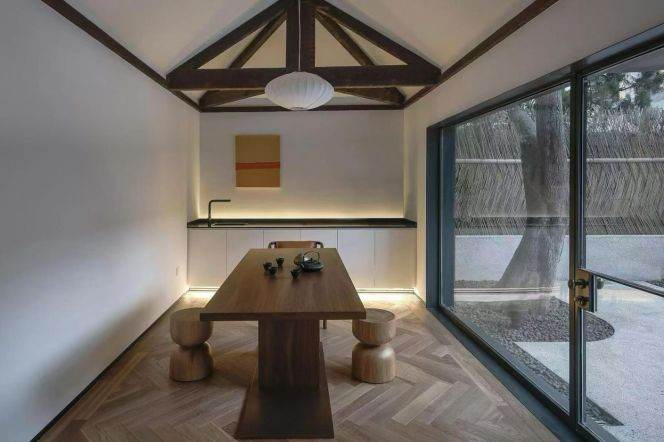 Gaoyou rd, 220sqm with garden 118sqm  + tea house 48k 2+1 bers，L10-11 jiaotong Univeristy