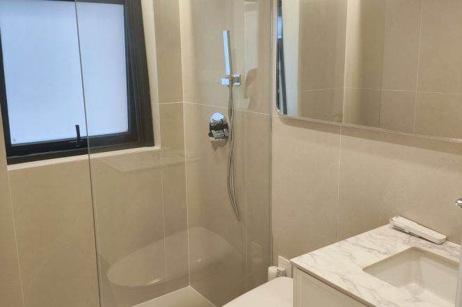 160 sqm brand new 3 br Apt &balcony &floor heating/west Nanjing rd 23k