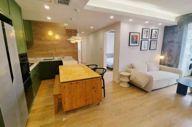 Modern & Spacious 3 br with wall-heating 3  mins walking to L9/12 JiaShan Rd St.