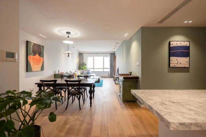    Premium 2-Bedroom Apartment in Nanjing West Road CBD with Central Air & Wall Heating