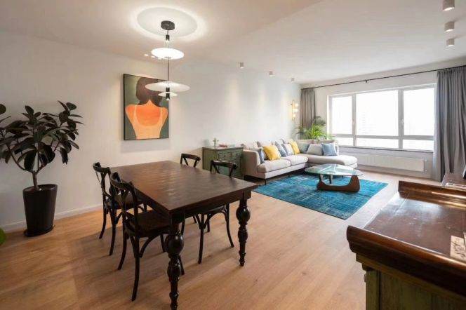    Premium 2-Bedroom Apartment in Nanjing West Road CBD with Central Air & Wall Heating