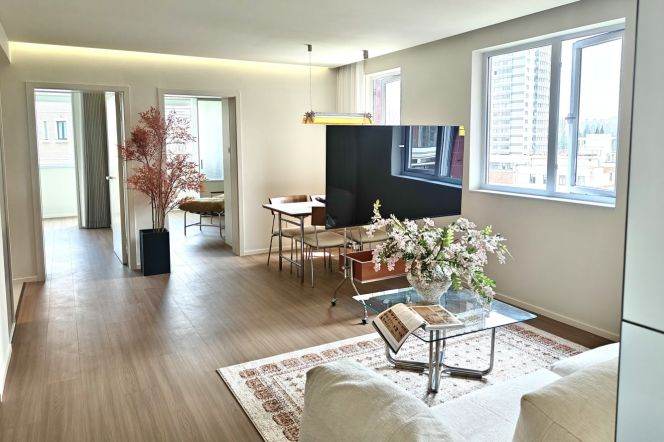 Jing'an | First-Time Rental 2 Br, Huge connected balcony|  L2/11/14