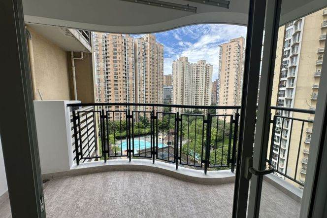 Changning L2/150 sqm 3 br unfurnished Apt/Oasis reveria &clubhouse