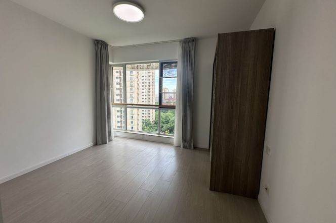 Changning L2/150 sqm 3 br unfurnished Apt/Oasis reveria &clubhouse