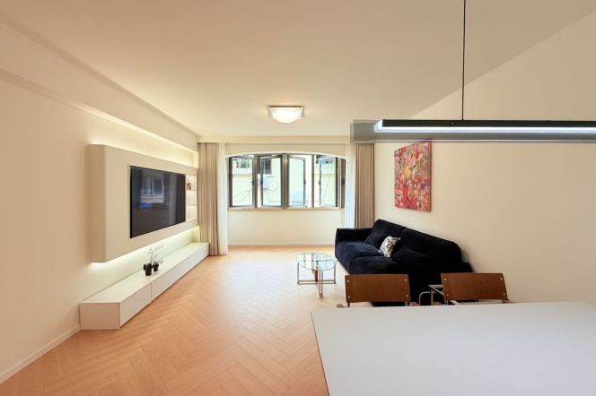 1BR Flat | Yuyuan Rd | Extra Spacious Living Room | 5 mins to Line2/7/14 Jing'an Temple