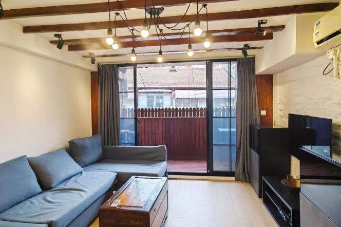 Unique duplex 1 br with open balcony in Old XuHui ,easy walking to DaPuQiao. L 9/12 JiaShan RdSt.