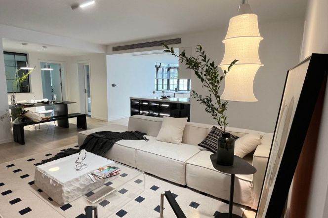 Super Modern 3BR 2BA 150m² Old Apt w/Outdoor on W.Jianguo Rd