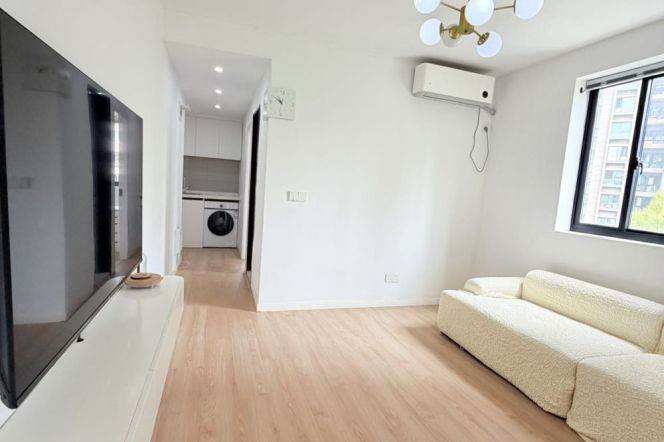 jiangsu rd modern 2BR/living room@L2/11/13
