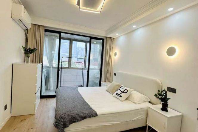 Loushanguan rd/charming 1br 1lr/all bright room/spacious&cozy,@L15/2