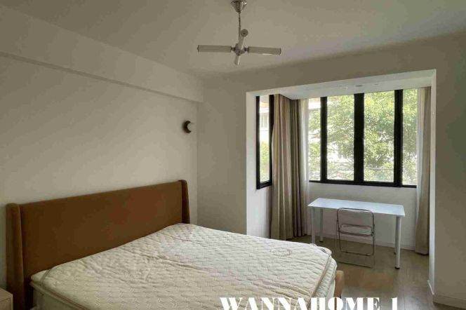 Spacious&Really Bright&Modern 2Bdrs 1Bath Apt+5F Walk Up+W Nanjing Rd CBD+Big Balcony