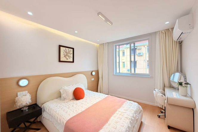 Pudong area/modern 1br 1lr/double south/big living room,Century Avenue@L2/4/6/9