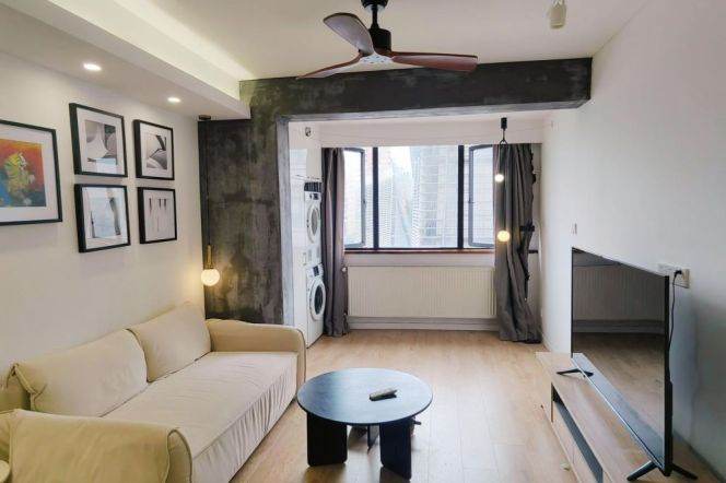 Modern & Spacious 3 br with wall-heating 3  mins walking to L9/12 JiaShan Rd St.