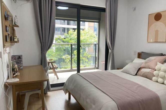 2BR 2Baths near line 1/3/8 and Shanghai Uni Yan'chang campus can long and short lease