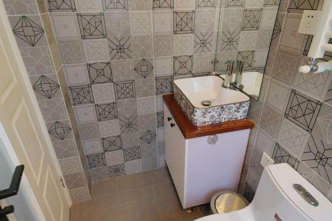 Spacious 2 br with 2 bath + open balcony near IAPM. in Old XuHui, easy to L 1/10/12