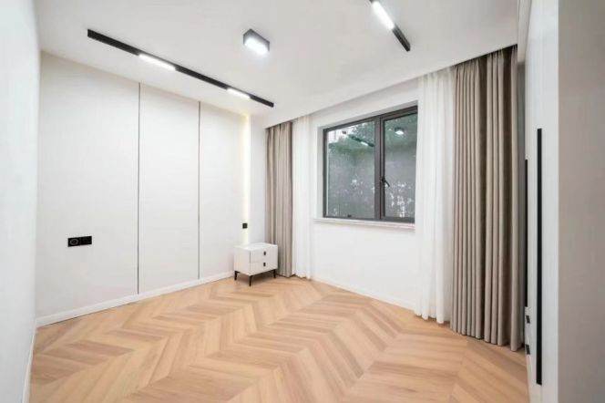 Jing'an temple 2 br stylish Apt &elevator &oven &floor heating 12k