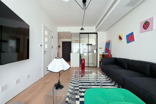 Xujiahui 78 sqm 1 br Apt &elevator &floor heating 11k