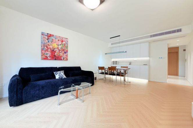 1BR Flat | Yuyuan Rd | Extra Spacious Living Room | 5 mins to Line2/7/14 Jing'an Temple