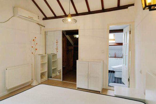 Unique duplex 1 br with open balcony in Old XuHui ,easy walking to DaPuQiao. L 9/12 JiaShan RdSt.