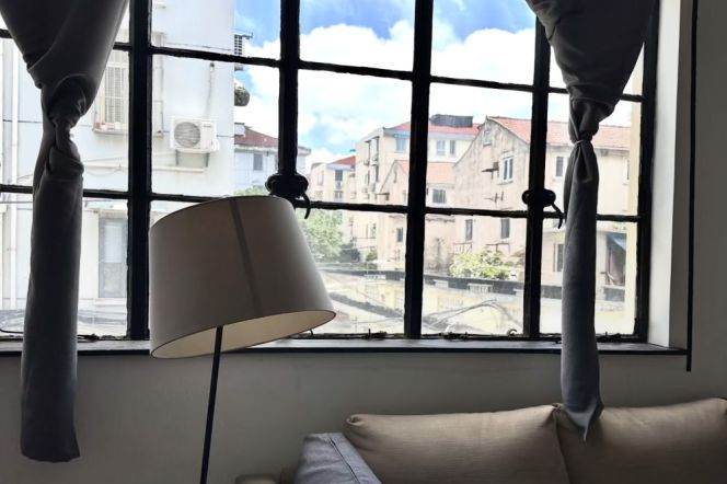 Exclusive Apartment-1bed - Bright- Cosy - convenient location- Quiet room -Line 9/12 Jiashan 