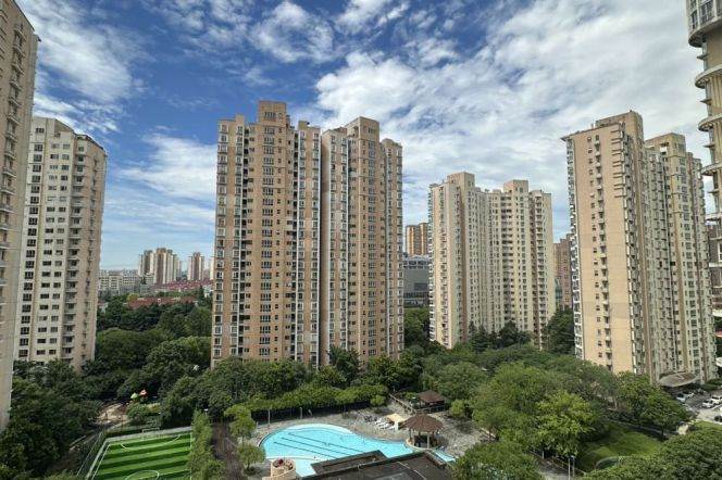 Changning L2/150 sqm 3 br unfurnished Apt/Oasis reveria &clubhouse