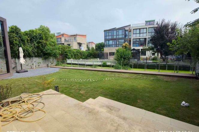 5+1 Bedroom Townhouse with Massive Private Garden, Full Central Air & Underfloor Heating  