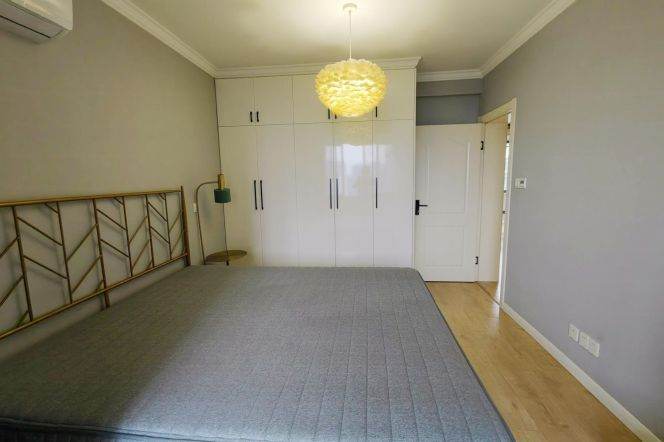 Spacious 3 br  with floor heating on high floor near JiaoTong University ,L 10/11