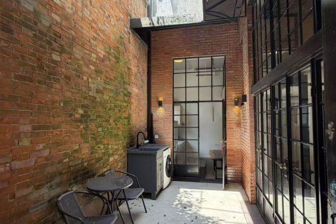 Nice Yard 2+1BR APT Fuxing(w) Rd Changshu Rd 10.5k