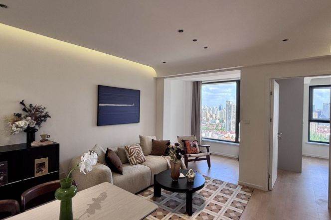 1Bdr 1Bath Apt/Spacious&Modern Line 3/4 W Yan'an Rd/large closet/nice compound/parking