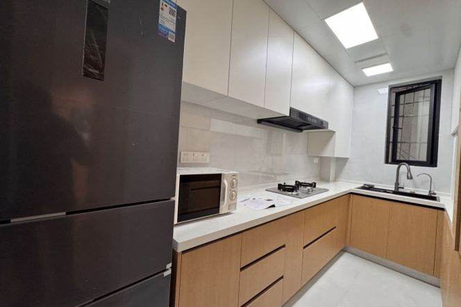 Xujiahui 2 br modern Apt &floor heating &parking &oven