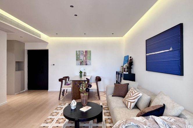 1Bdr 1Bath Apt/Spacious&Modern Line 3/4 W Yan'an Rd/large closet/nice compound/parking