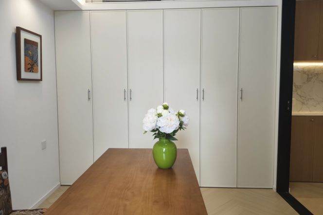 160 sqm brand new 3 br Apt &balcony &floor heating/west Nanjing rd 23k
