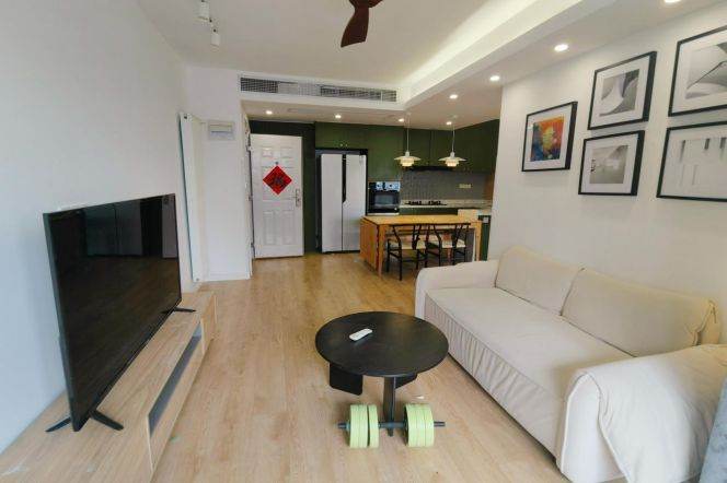 Modern & Spacious 3 br with wall-heating 3  mins walking to L9/12 JiaShan Rd St.