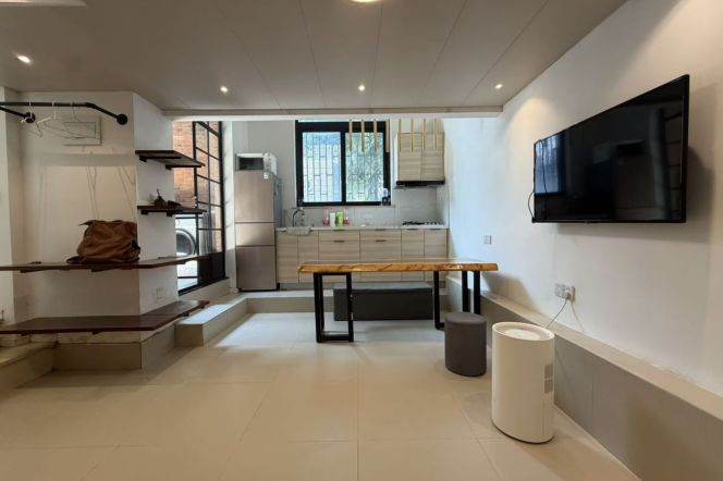 Nice Yard 2+1BR APT Fuxing(w) Rd Changshu Rd 10.5k