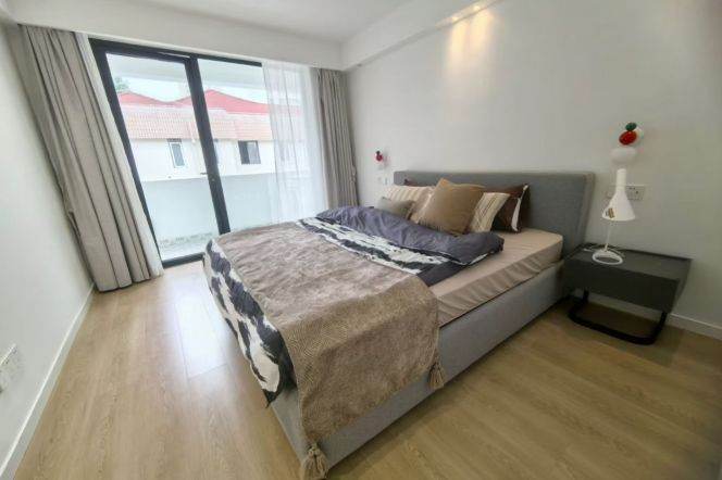 Nice balcony 1Br/1Lr/1Bt apt nr Jiashan rd,M9/12