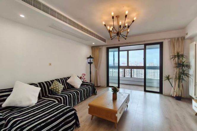 3 Brs, 2 Baths, Balcony/Wall heating/Oven/Dryer, 150 sqm @ Laoximen station L8&10