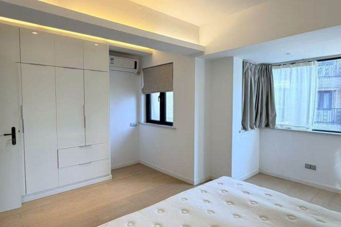 Elevator 3br/2bt Flat in Regal Garden