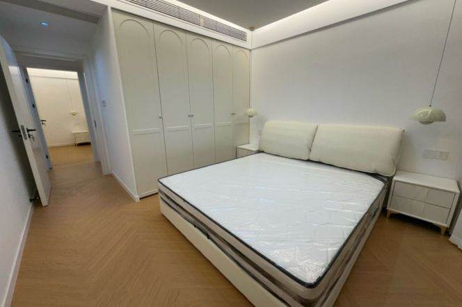 Changshou rd 115 sqm 2 br Apt &floor heating &oven 13.8K