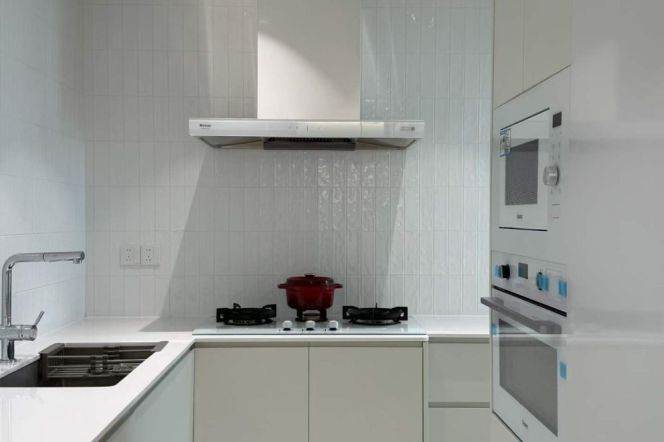 23k 2Br 2Bathr in La' Cite with Gym and swimming pool Nr Xujiahui line1/9/11