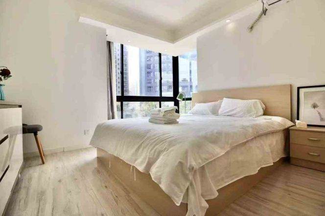 Nice Balcony 2br/2bt Flat in Regent Garden